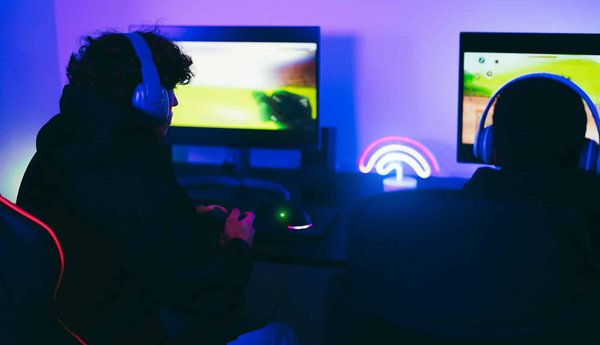 How to set up a UK-based e-sports company and comply with gaming and betting regulations?